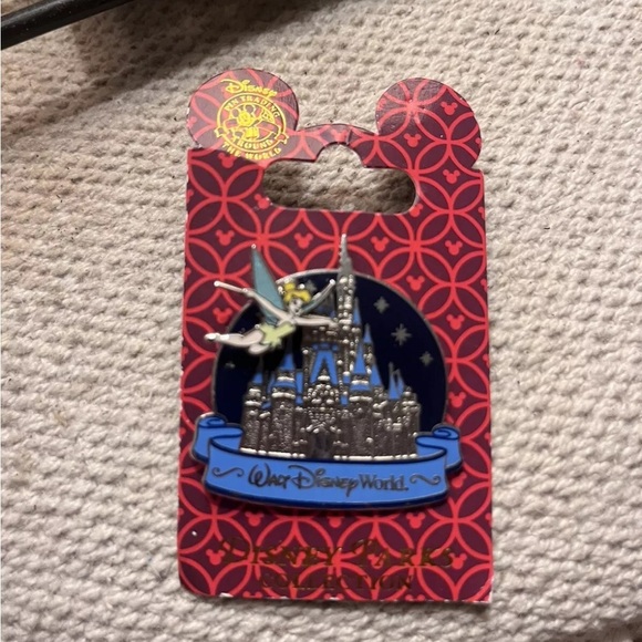 DISNEY 2009 Tinker Bell with Cinderella's Castle PIN New on Card - Picture 1 of 5